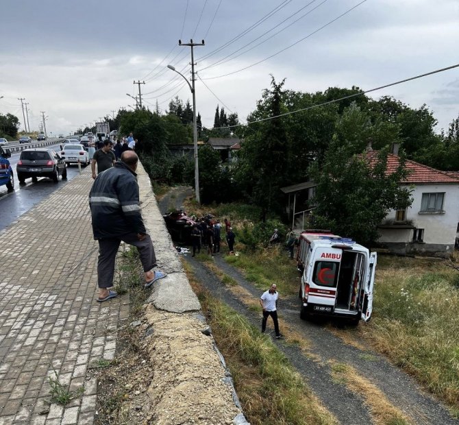 Edirne’de Otomobil Uçuruma Yuvarlandı: 2 Ölü, 2 Yaralı