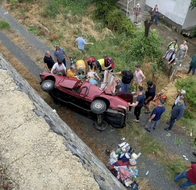 Edirne’de Otomobil Uçuruma Yuvarlandı: 2 Ölü, 2 Yaralı