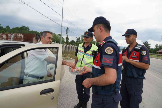 Vali Çakır Görev Başındaki Jandarma Ve Polisin Bayramını Kutladı