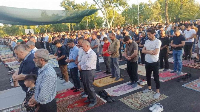 Malatya’da Kurban Bayramı Namazında Camiler Doldu