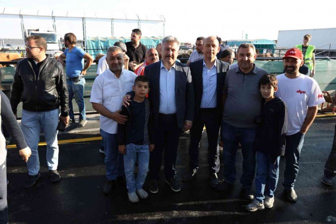 Başkan Palancıoğlu Kurban Pazarındaki Vatandaşlarla Bayramlaştı