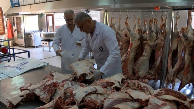 Üsküdar’da İhtiyaç Sahiplerine 50 Ton Kurban Eti Dağıtıldı