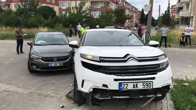 Edirne’de İki Otomobil Çarpıştı: 1 Yaralı