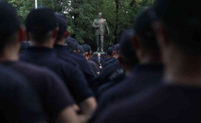 İ̇çişleri Bakanı Soylu, Çevik Kuvvet Polisleriyle Bayramlaştı