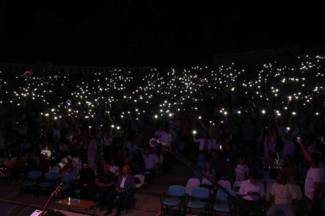 Pinhani’den Akşehir’de Konser