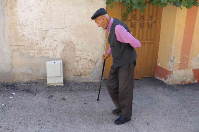 100 Yaşındaki Ali Hakverdi Eski Bayramları Özlüyor