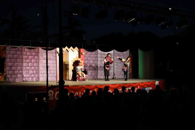 Kadıköy’de Çocuk Tiyatro Festivali Devam Ediyor