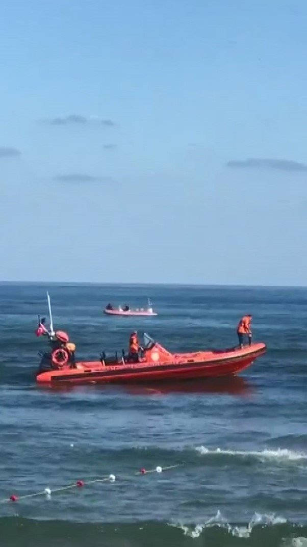 Kocaeli’de Denize Giren Gençlerden Biri Hayatını Kaybetti, Kayıp Diğer Kişi Aranıyor