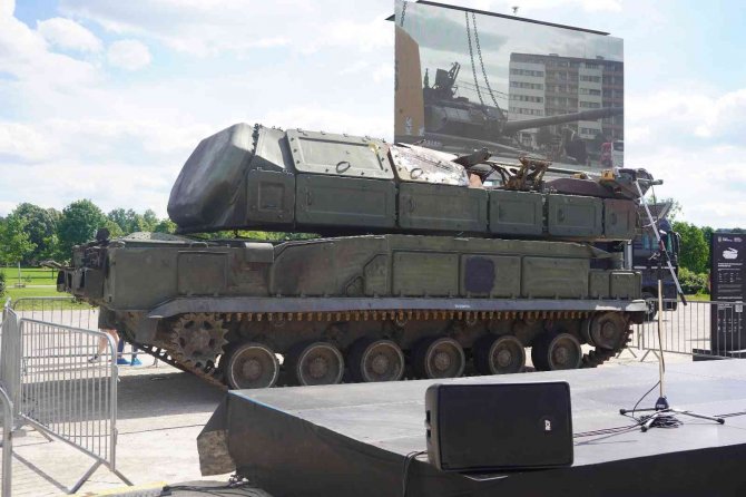 Savaşta Ele Geçirilen Rus Tankları Prag’da Sergileniyor