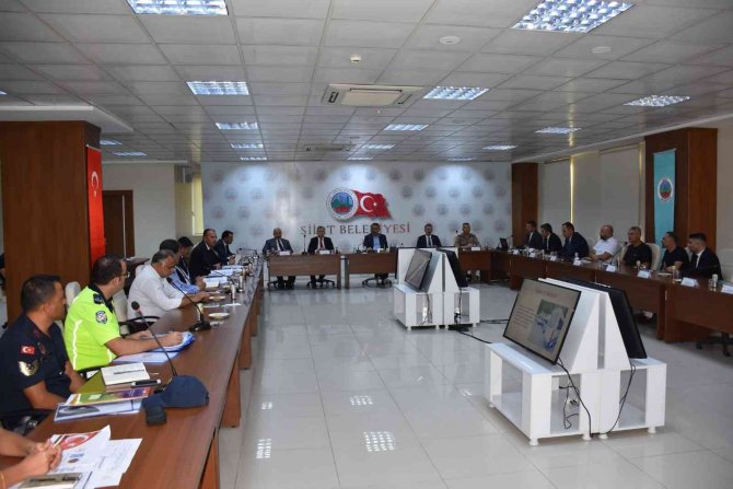 Siirt Valisi Hacıbektaşoğlu Başkanlığında Okul Güvenliği Toplantısı Gerçekleştirildi