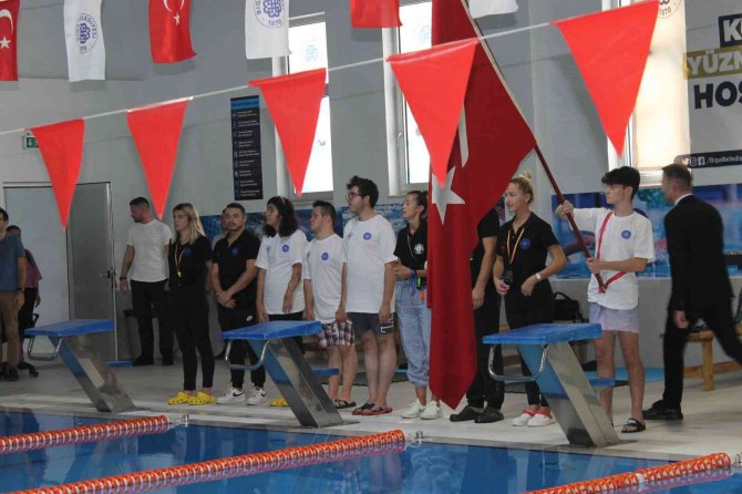 Biga’da Yüzme Turnuvası Düzenlendi