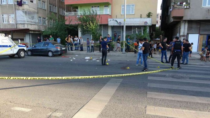 Diyarbakır’da Cadde Ortasında Silahlı Çatışma: 3 Kişi Yaralandı