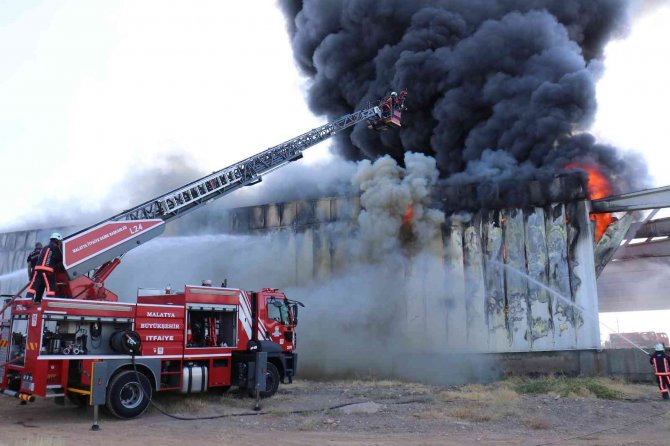 Malatya’da Tadilat Yapılan Fabrikada Yangın