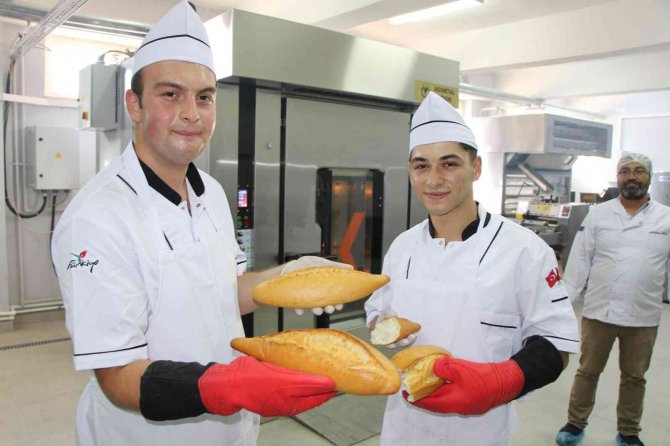 Bakanlık 15 Okulda Planlıyordu, Amasya’da Ekmek Üretimi Başladı