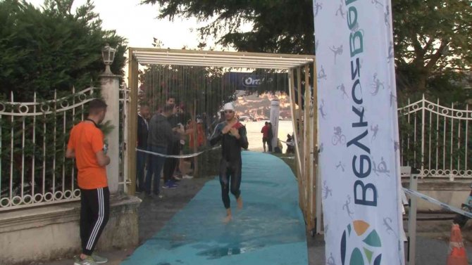 Uluslararası Boğaziçi Triatlonu’nda Sporcular Kıyasıya Yarıştı