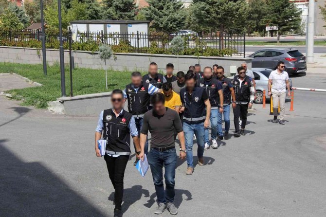 Karaman’da Uyuşturucudan Gözaltına Alınan 5 Kişi Tutuklandı