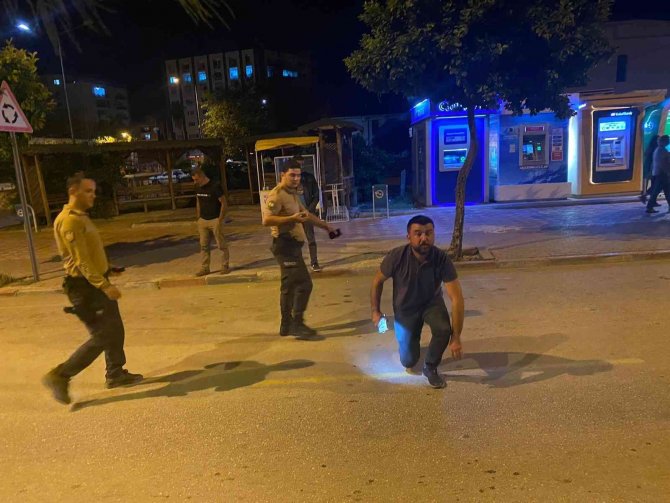 Adana’da Otomobile Silahlı Saldırı: 2 Ağır Yaralı