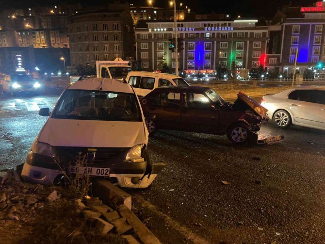 Bayburt’ta Trafik Kazası: 2 Yaralı