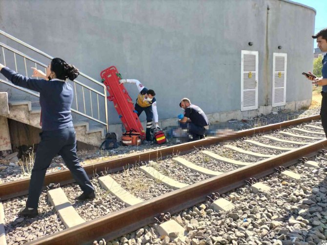 İ̇zmir’de Yük Treninin Çarptığı Kadın Hayatını Kaybetti