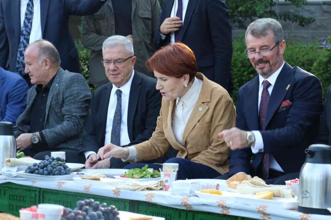 İ̇yi̇ Parti Genel Başkanı Akşener, Ankara’da Hal Esnafını Ziyaret Etti