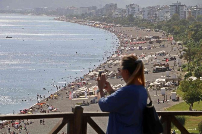 Antalya’da Afrika Sıcakları: Termometreler 45 Dereceyi Gördü