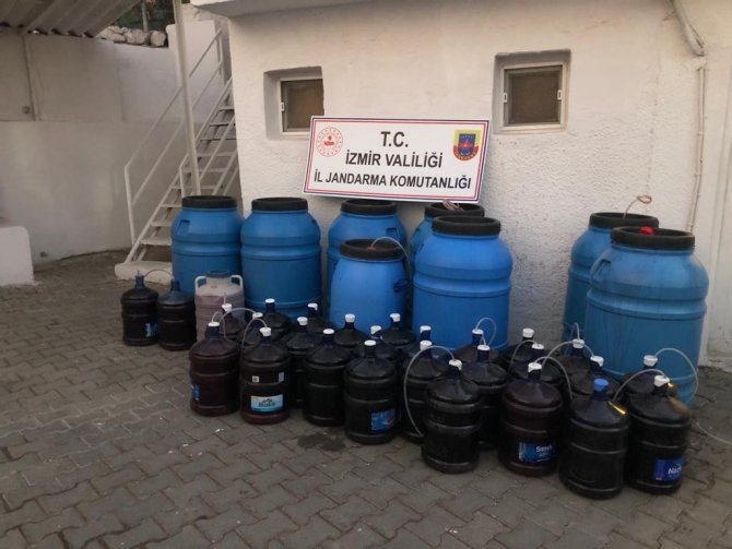 İ̇zmir'de Binlerce Litre Kaçak İçki Ele Geçirildi