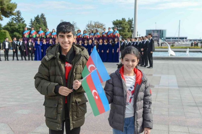 Azerbaycan Devlet Bayrak Günü’nü Kutladı