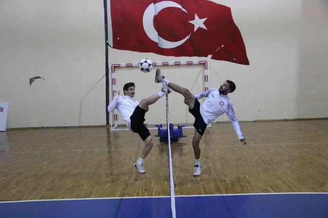 Üstü Üste Türkiye Şampiyonu Olan Ayak Tenisi Takımı, Dünya Şampiyonası’na Hazırlanıyor