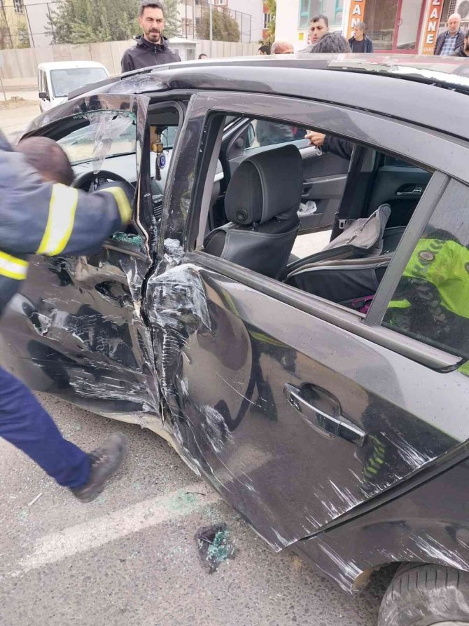 Bingöl’de Tır İle Otomobil Çarpıştı: 2 Yaralı