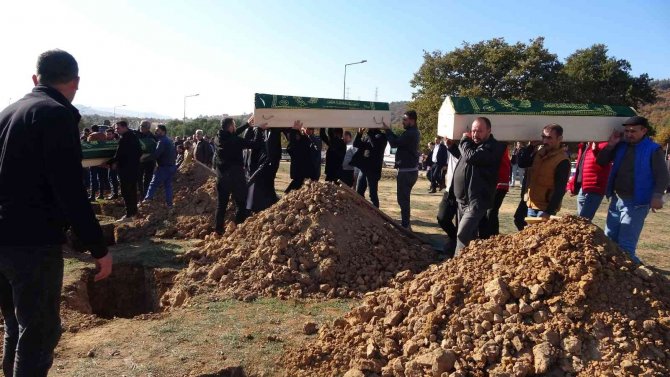 Bursa’da 8’i Çocuk 9 Kişi Toprağa Verildi