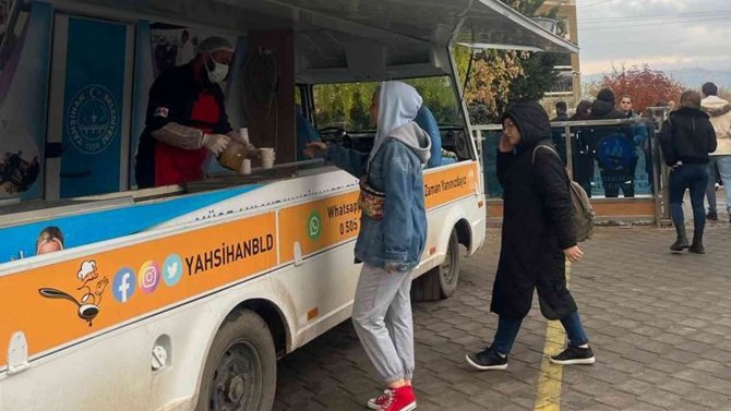 Üniversite Öğrencilerine Sınav Haftasında Ücretsiz Çorba