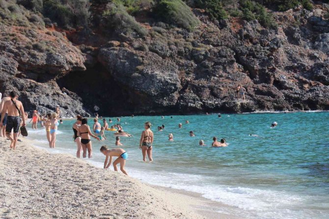 Alanya’da Kasım Ayında Yaz Günleri Yaşanıyor