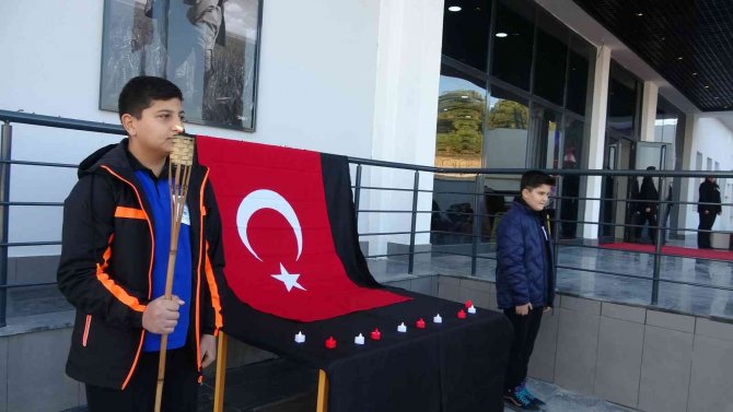 Atatürk’ü Zeybek Oynarken Canlandıran Kız Öğrenci Büyük Beğeni Topladı