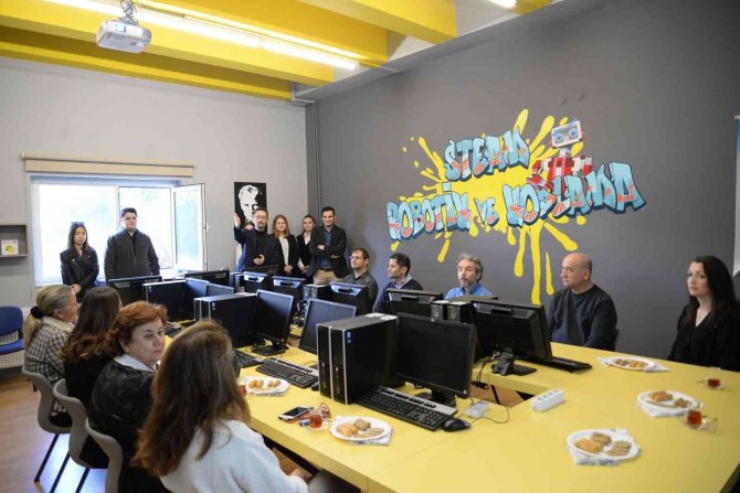 Bursa Uludağ Üniversitesi Eğitim Fakültesi Öğrencilerine Robotik Ve Kodlama Atölyesi