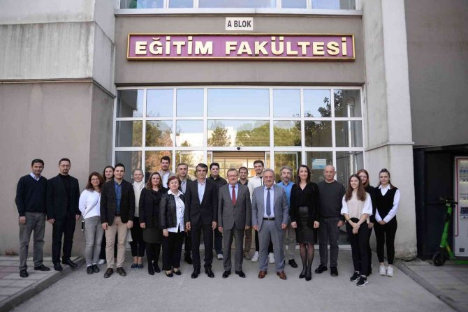 Bursa Uludağ Üniversitesi Eğitim Fakültesi Öğrencilerine Robotik Ve Kodlama Atölyesi