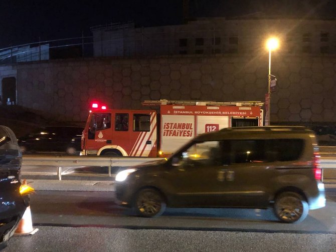 Çekmeköy’de Alkollü Sürücü Ticari Araca Çarpıp Kaçtı: 1 Yaralı