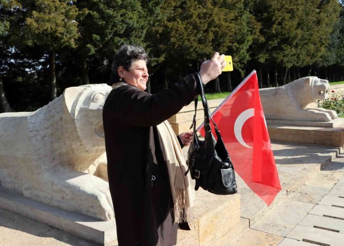 Maltepeli Kadınlar “Ata”larının Huzurunda