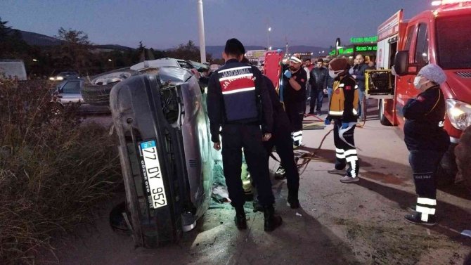 Kontrolden Çıkıp Takla Atan Otomobil Park Halindeki Araçlara Çarptı