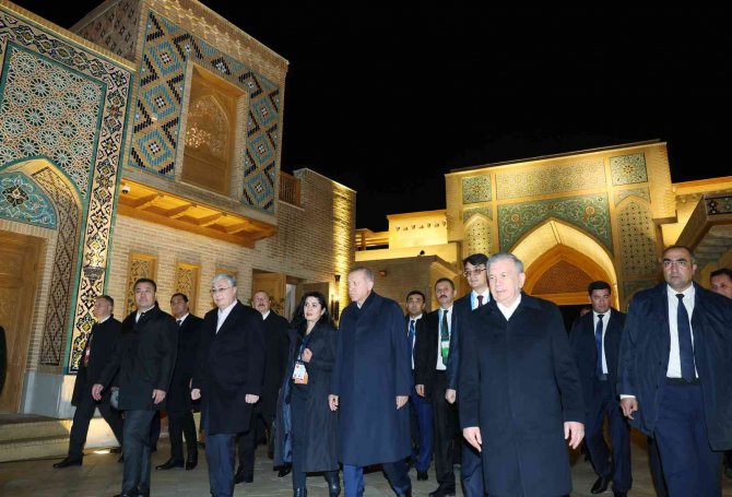 Cumhurbaşkanı Erdoğan, Özbekistan’da Liderlerle Gayriresmi Akşam Yemeğine Katıldı