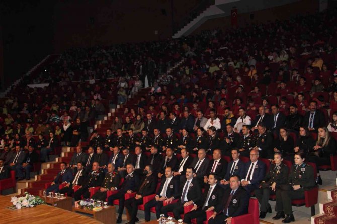 Şırnak’ta 10 Kasım Anma Töreninde Yarışmalarda Dereceye Girenler Ödüllendirildi