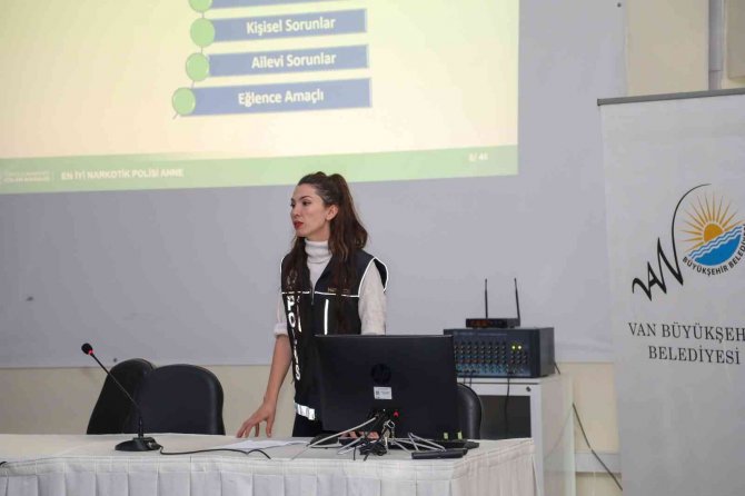Narkotik Polisinden Kadınlara Uyuşturucu Semineri
