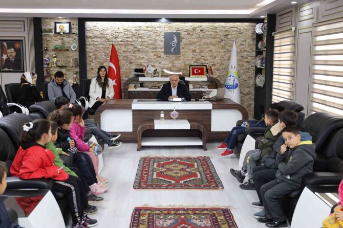 Başkan Öztürk, Küçük Öğrencilere Belediyeciliği Anlattı
