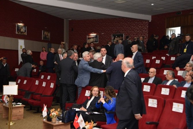 Balıkesir’de Muhalefet Meclisi Terk Etti
