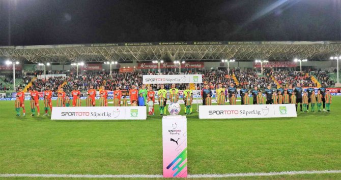Spor Toto Süper Lig: Corendon Alanyaspor: 0 - Adana Demirspor: 0 (İ̇lk Yarı)
