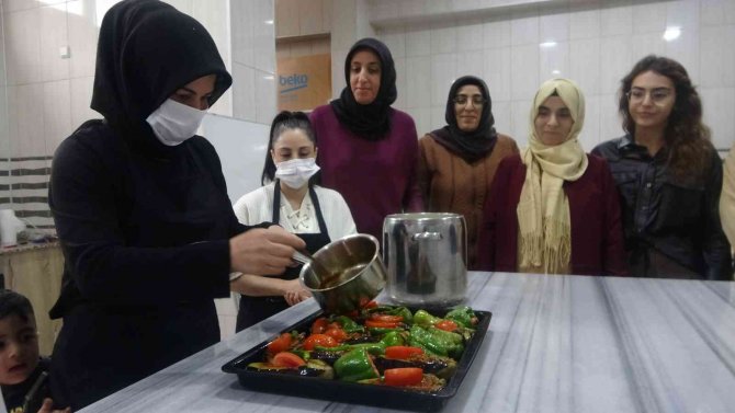 Aşçılık Kursuna Giden Kadınlar Kendi İş Yerlerini Açmayı Hedefliyor