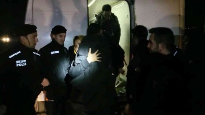 Bursa’da Nefes Kesen Kovalamaca...minibüsten 31 Kaçak Çıktı
