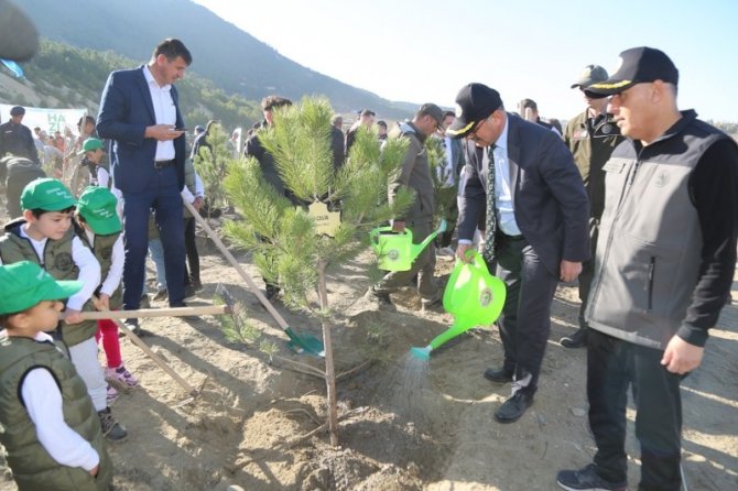 Kütahya Ve İlçelerinde 20 Bin Fidan Toprakla Buluştu