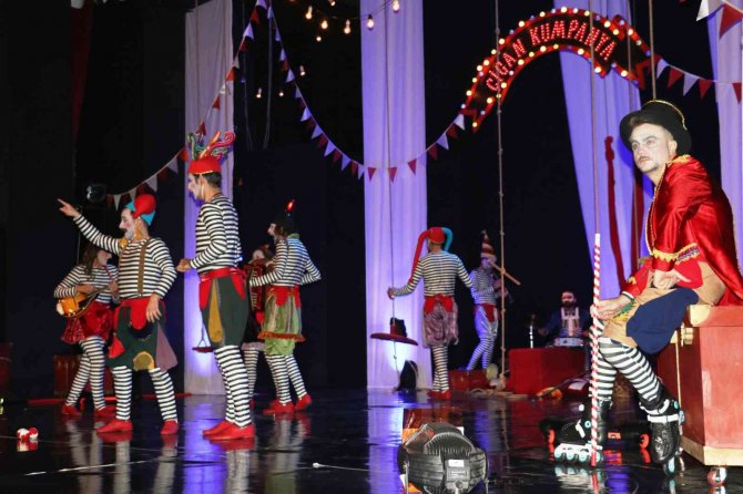 Van’da ‘Scapin’in Dolapları’ Oyunu Büyük Beğeni Aldı