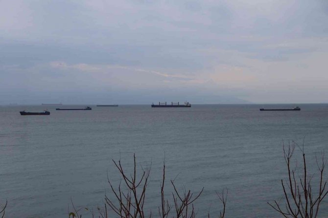 Tekirdağ’da Karaya Oturan 190 Metrelik Gemi Kurtarıldı