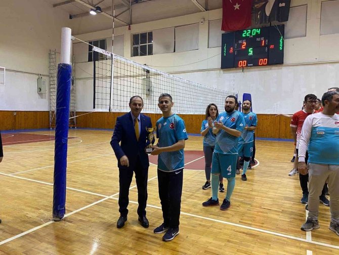 Kurumlar Aras Nda D Zenlenen Ekim Cumhuriyet Bayram Voleybol